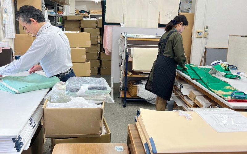 しみ抜き工房 作業風景