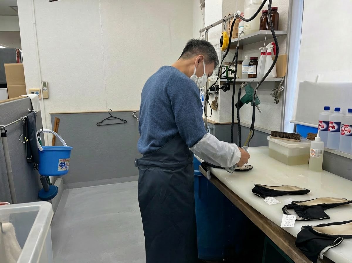 しみ抜き作業の様子