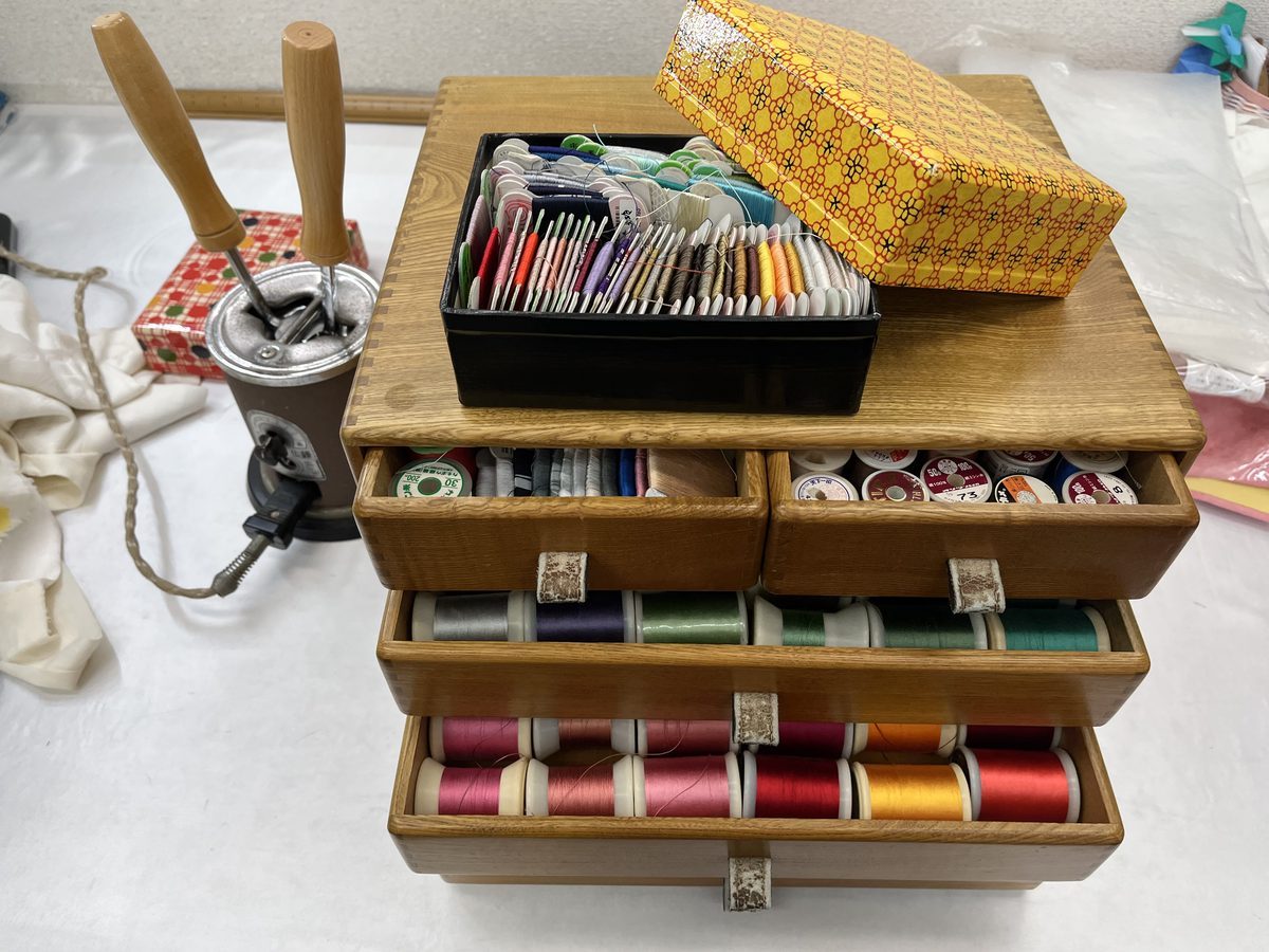 糸箱と裁縫道具